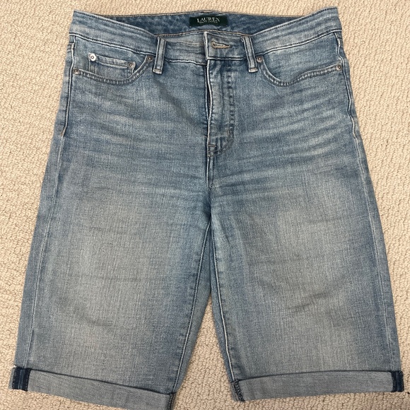 Size 8 Ralph Lauren knee length jean shorts - Picture 1 of 3